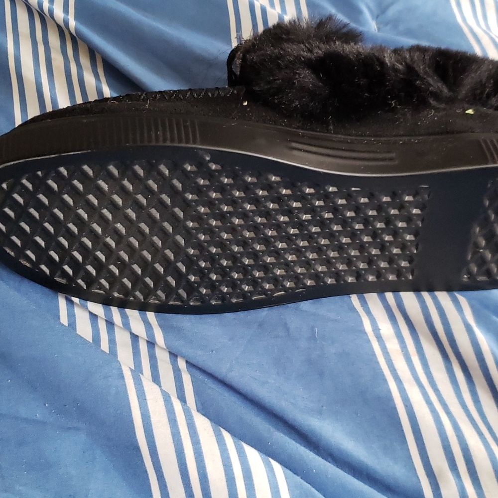 Shoe - Picture 2 of 2